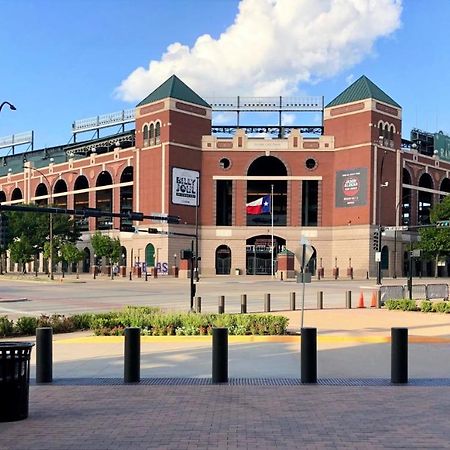 Family Friendly 2Bdrm-Walk To At&T/Cowboys Stadium Arlington Eksteriør billede