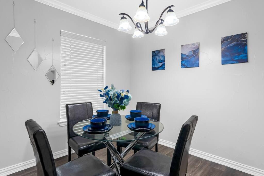 Family Friendly 2Bdrm-Walk To At&T/Cowboys Stadium Arlington Eksteriør billede