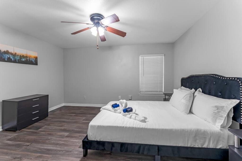 Family Friendly 2Bdrm-Walk To At&T/Cowboys Stadium Arlington Eksteriør billede