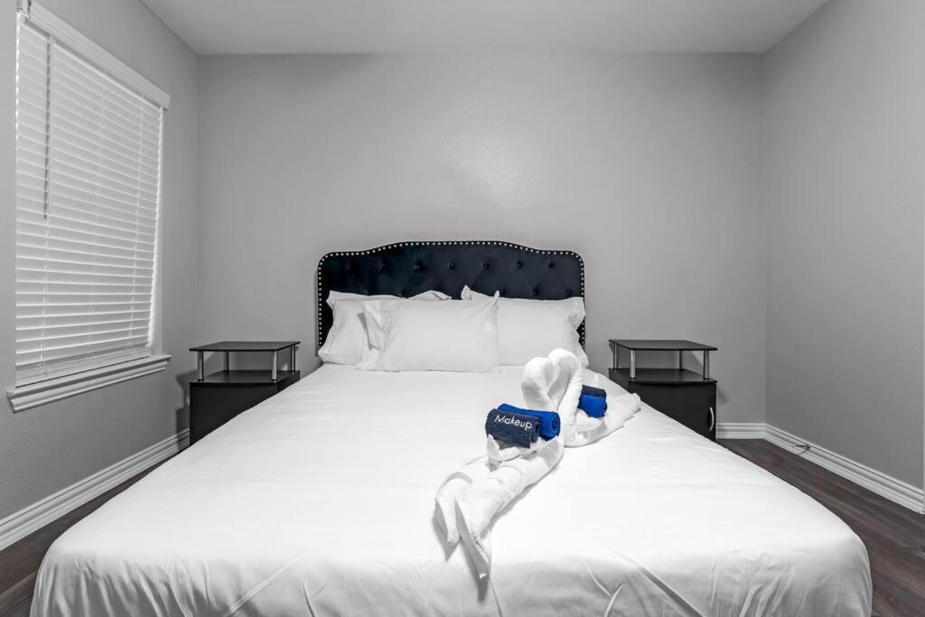 Family Friendly 2Bdrm-Walk To At&T/Cowboys Stadium Arlington Eksteriør billede