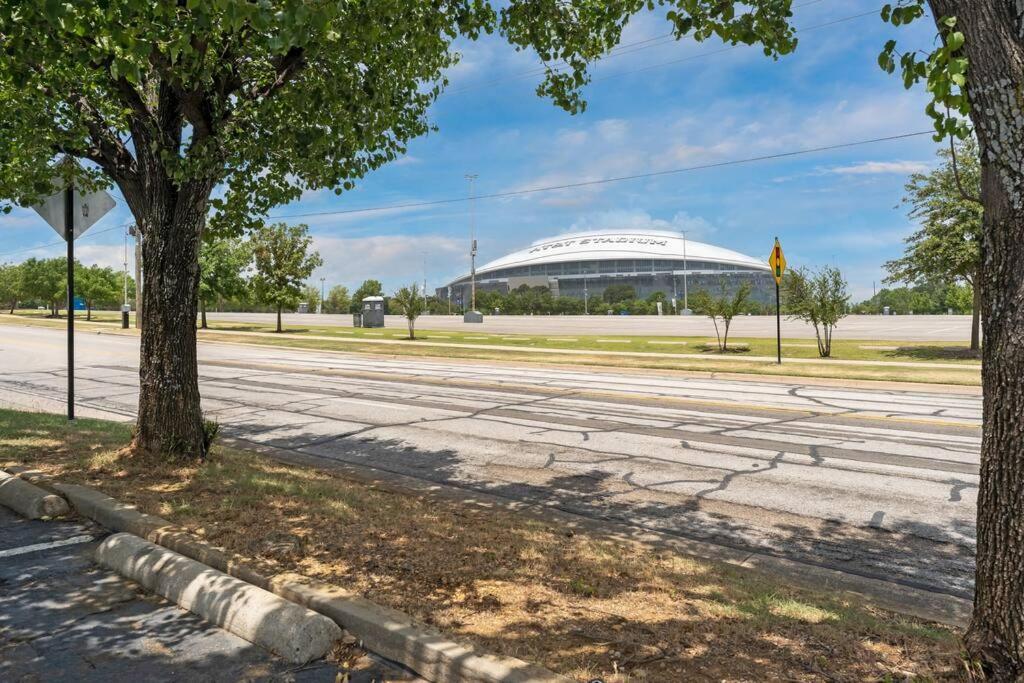 Family Friendly 2Bdrm-Walk To At&T/Cowboys Stadium Arlington Eksteriør billede