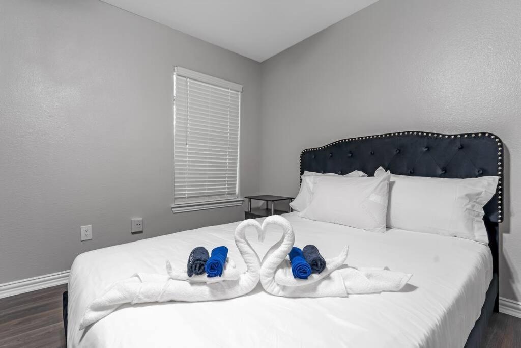 Family Friendly 2Bdrm-Walk To At&T/Cowboys Stadium Arlington Eksteriør billede